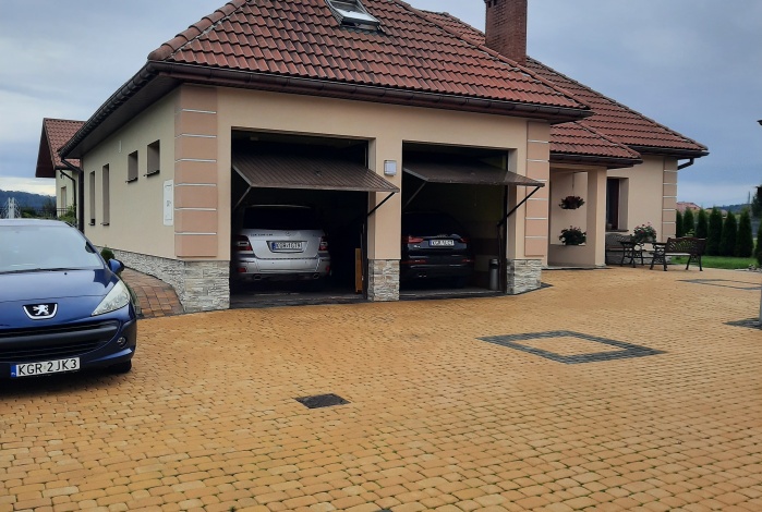 Dom na sprzedaż w Moszczenica  Zagórzany o powierzchni 216 mkw