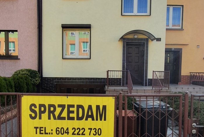 Dom na sprzedaż w Jarocin  Waryńskiego o powierzchni 168 mkw