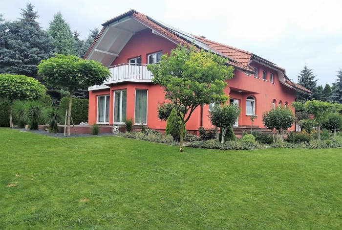 Dom na sprzedaż w Słomniki   o powierzchni 456 mkw