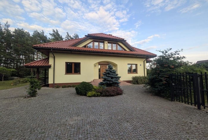 Dom na wynajem w Zgierz  słowik o powierzchni 199 mkw