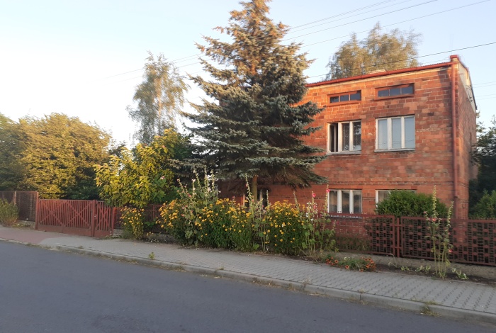 Dom na sprzedaż w Lututów  Piaski o powierzchni 200 mkw