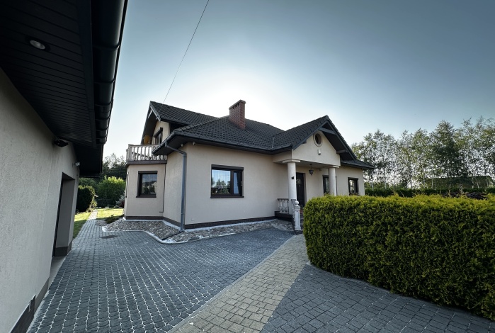 Dom na sprzedaż w Radomsko Radomsko  o powierzchni 240 mkw