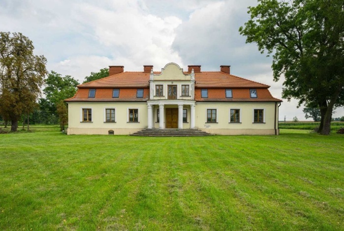 Dom na sprzedaż w Staroźreby   o powierzchni 600 mkw