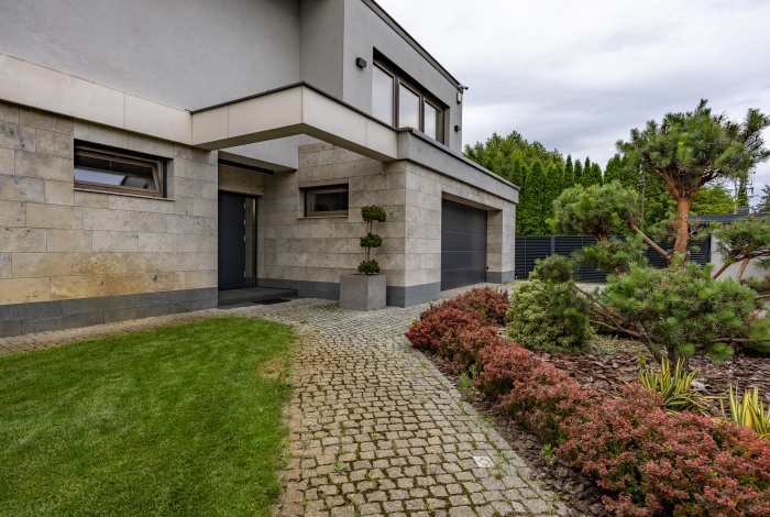 Dom na sprzedaż w Łomianki   o powierzchni 295 mkw