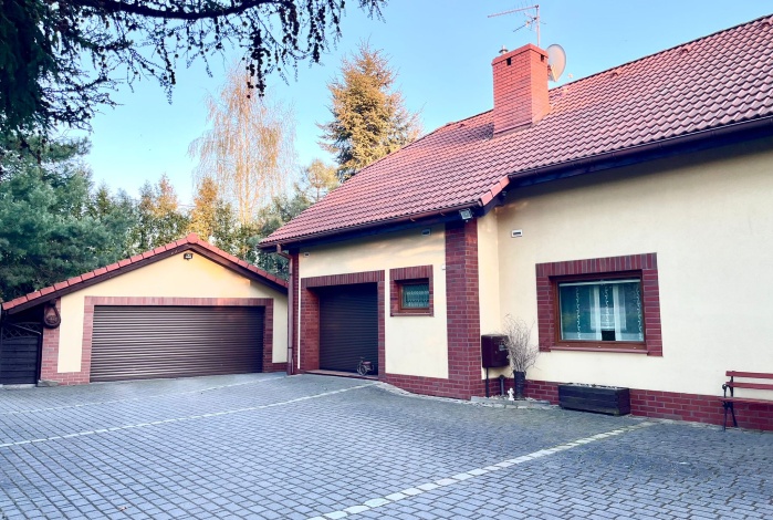 Dom na sprzedaż w Katowice Podlesie gen. Tadeusza Komorowskiego-Bora o powierzchni 235 mkw